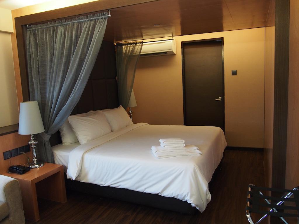 C'Haya Hotel Kota Kinabalu Exterior foto