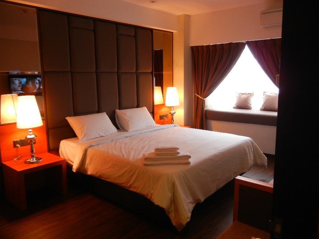 C'Haya Hotel Kota Kinabalu Exterior foto